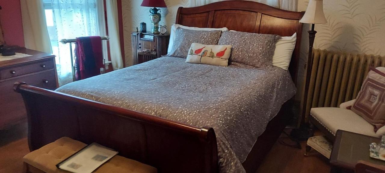 Deluxe Queen Room,1765902723:JPEG