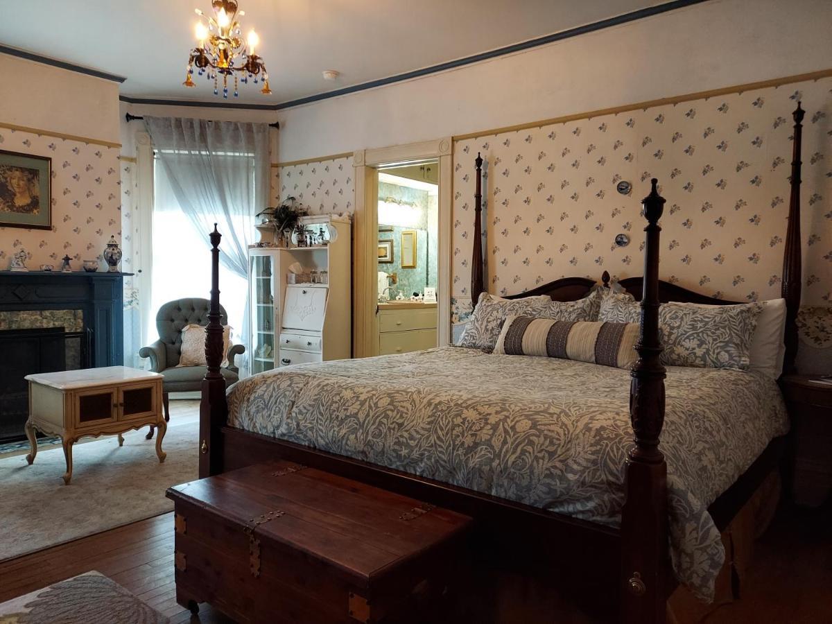 King Room,1361396279:JPEG